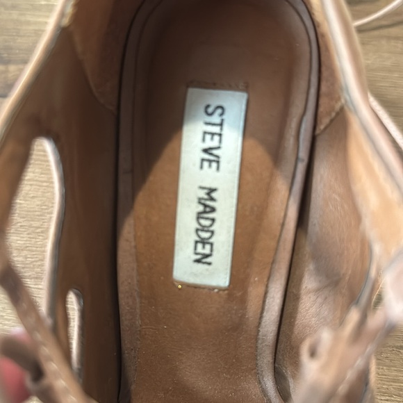 Woman's Tan Steve Madden Pointed Toe, Lace Up Heels. Size 8 - Picture 7 of 8